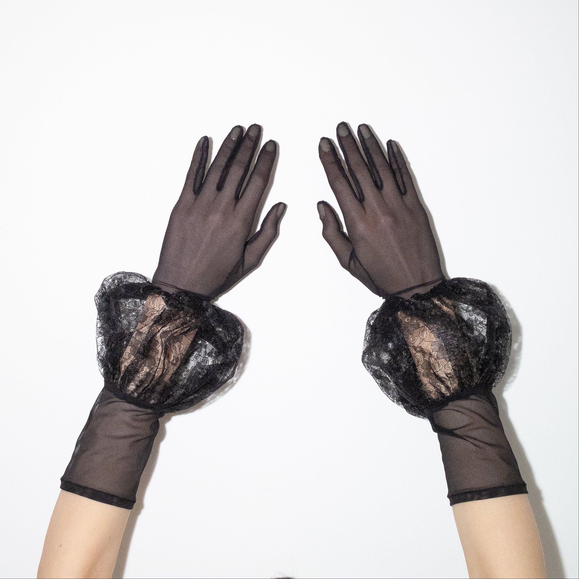Puff Between Black